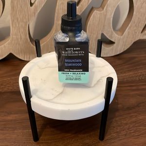 Bath and Body Works Mountain Teakwood Wallflower Refill Brand New